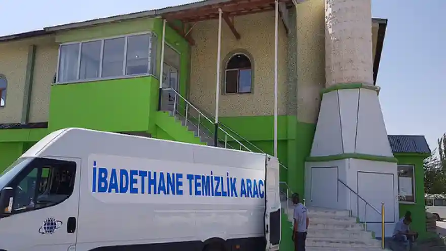 Ağrı Belediyesi İbadethanelerde Temizlik Çalışmalarına Başladı
