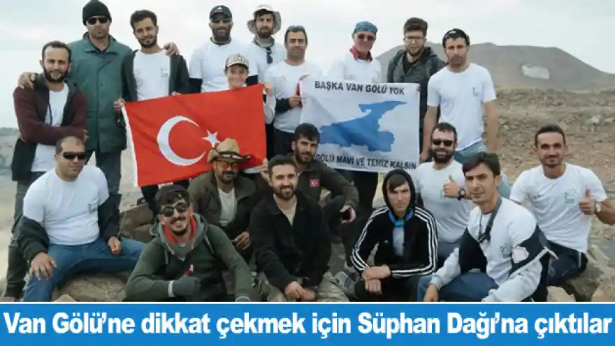 Van Gölü'ne dikkat çekmek için Süphan Dağı'na çıktılar