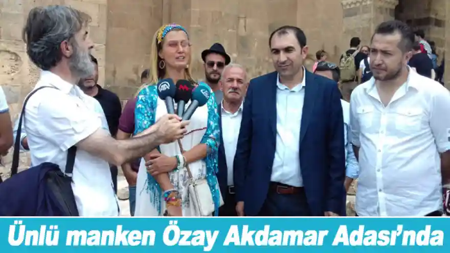 Ünlü manken Özay Akdamar Adası'nda