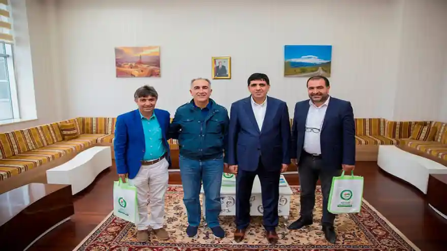 VAN YÜZÜNCÜ YIL ÜNİVERSİTESİ YÖNETİMİNDEN REKTÖR ALMA'YA ZİYARET