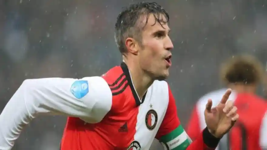 Van Persie, Advocaat'ı üzdü
