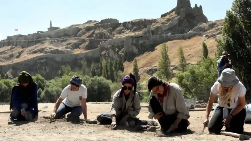 Mezardan Bunlar Çıktı
