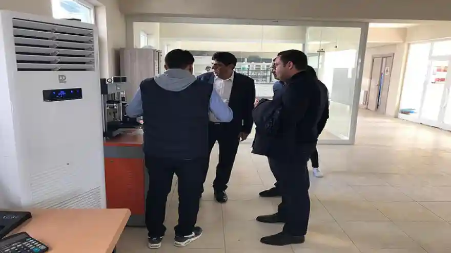 IĞDIR ÜNİVERSİTESİ REKTÖRÜ DOĞUBAYAZIT'TA AÇILAN ÇİMENTO FABRİKASINDA İNCELEMELERDE BULUNDU