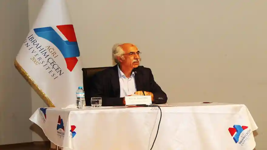 Ağrı İbrahim Çeçen Üniversitesinde Küresel Sistemin İslam ve Terör Oyunu Adlı Konferans Düzenlendi
