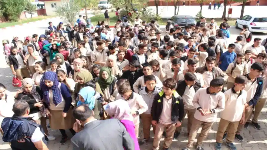 Ağrı'da Öğrencilere Uygulamalı Deprem Eğitimi
