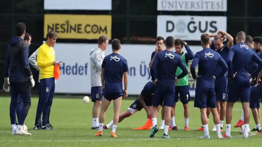 Fenerbahçe'de şok karar; 3 oyuncu kadro dışı!
