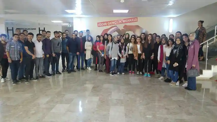 SHMYO ÖĞRENCİLERİ DEĞİŞEN DÜNYADA GENÇLER VE RUH SAĞLIĞI SEMİNERİNE KATILDI