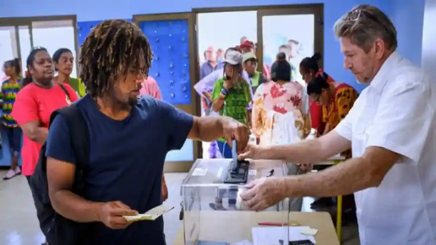 Yeni Kaledonya'da halk bağımsızlığa karşı çıktı