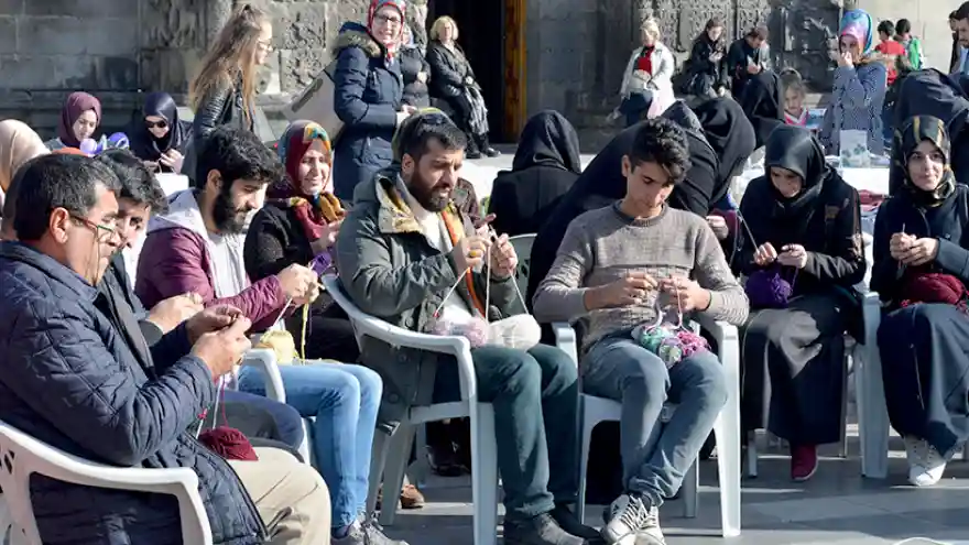 'Savaşın Çocukları' İçin Ördüler
