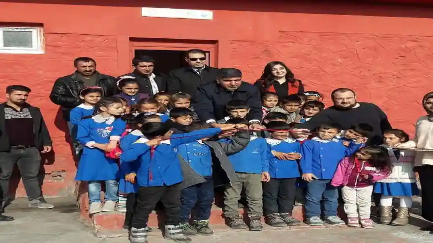 EGEMEN KANIK'TAN KARACA KÖYÜNE KÜTÜPHANE 