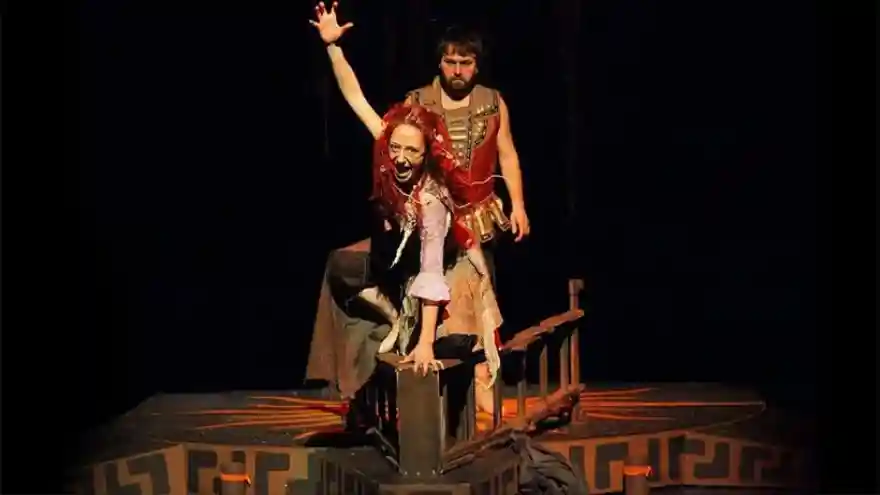 Ödüllü Oyuncu Sahne Alacak 
