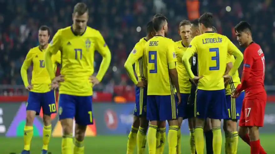 "Hakem, Türkiye maçının devre arasında bana iki penaltı sözü verdi"