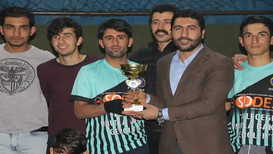 BİRLİKLİG LİSELER ARASI FUTBOL TURNUVASI ŞAMPİYONU ŞEMSİ TÜRKMEN OLDU