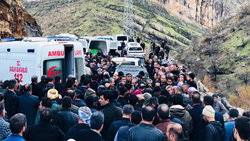 Kayalıklardan Düştü
