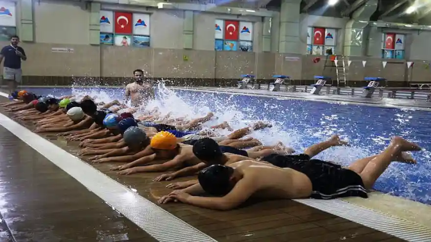Yüzme Bilmeyen Kalmasın Projesi Ağrı'da Başladı