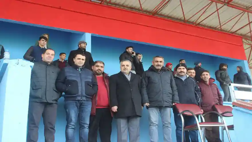 FUTBOLUN ÜZERİNDEN ÇEKİN ELLERİNİZİ