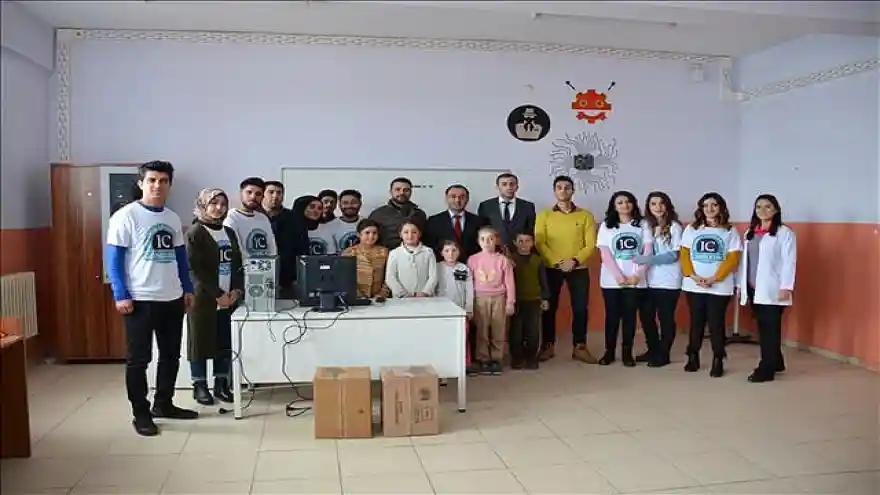 IC VAKFINDAN KÖY OKULLARINA DESTEK