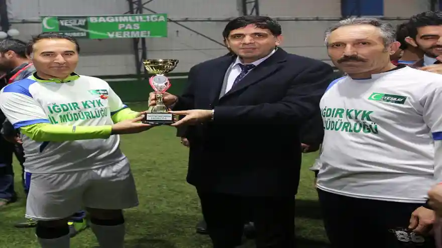 Rektör Alma, Bağımlılığa Pas Verme 1. Sonbahar Futbol Turnuvası Ödül Törenine Katıldı