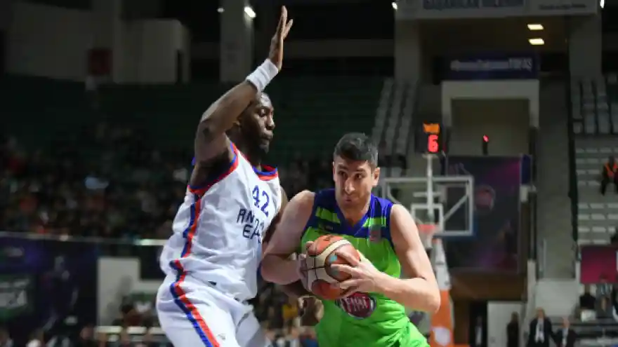 Anadolu Efes'ten kritik galibiyet
