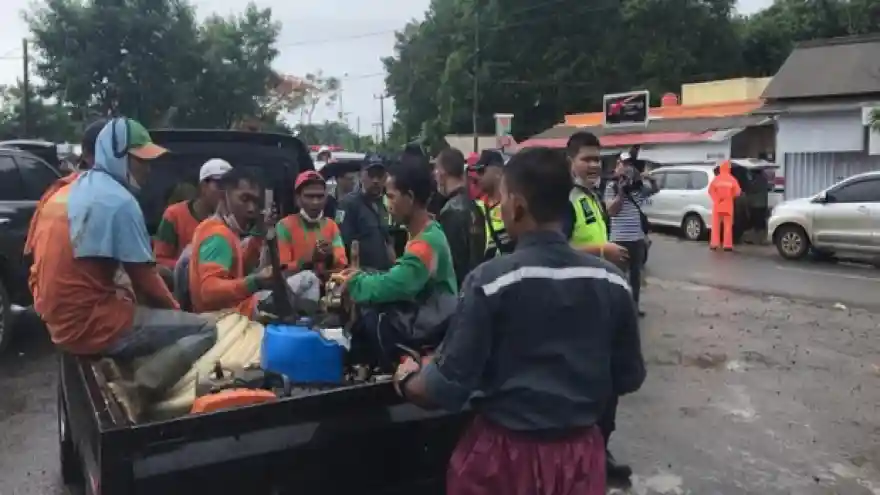 Endonezya'da 6,1 büyüklüğünde deprem
