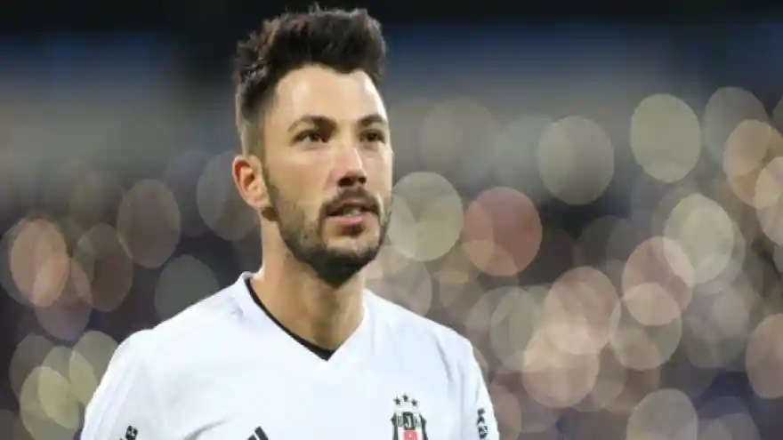 Adı Fenerbahçe'yle anılıyordu; Beşiktaş'ta Tolgay Arslan affedildi
