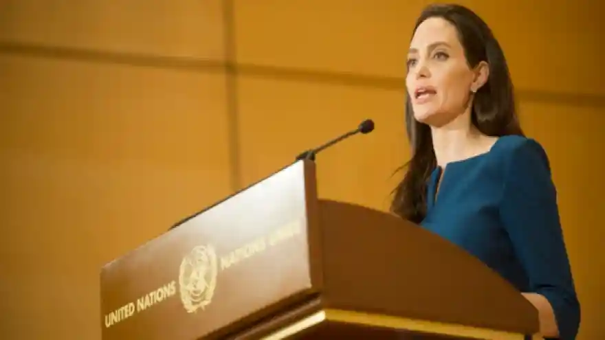 Angelina Jolie siyasete mi giriyor?
