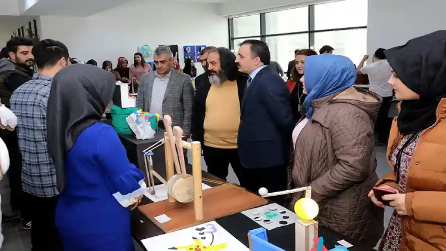 AİÇÜ Okul Öncesi Eğitimi Anabilim Dalı Öğrencileri Öğretim Materyalleri Sergisi Açtı