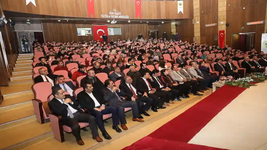Rektör Alma Iğdır Valiliği Tarafından Düzenlenen Başarı Bedel İster Programına Katıldı