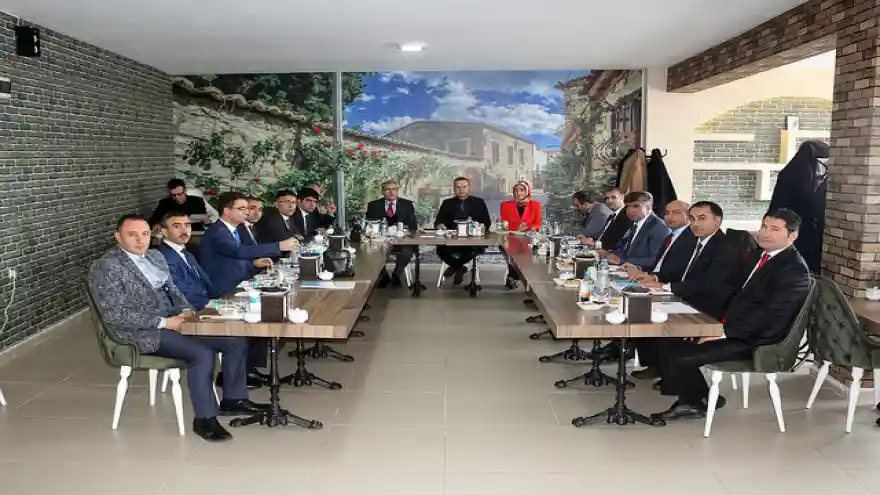 TUTAK'TA İLÇE MİLLİ EĞİTİM MÜDÜRLERİ TOPLANTISI