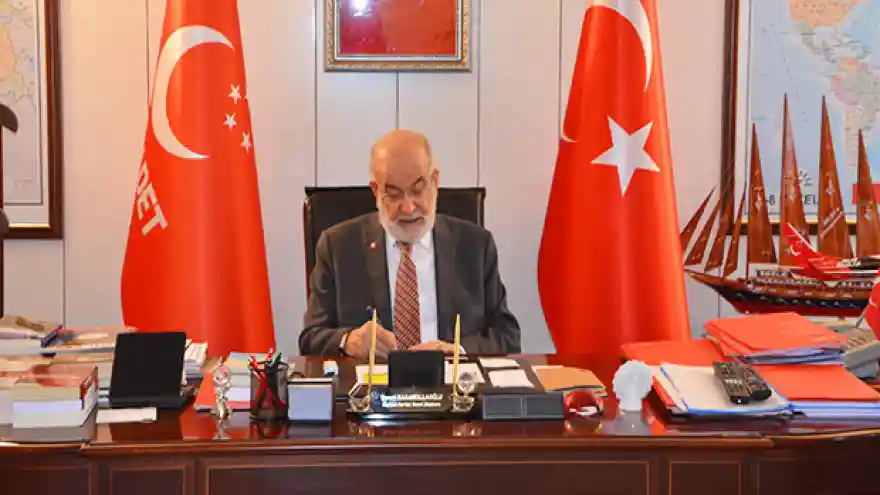 Temel Karamollaoğlu'ndan 'kedili' yılbaşı mesajı