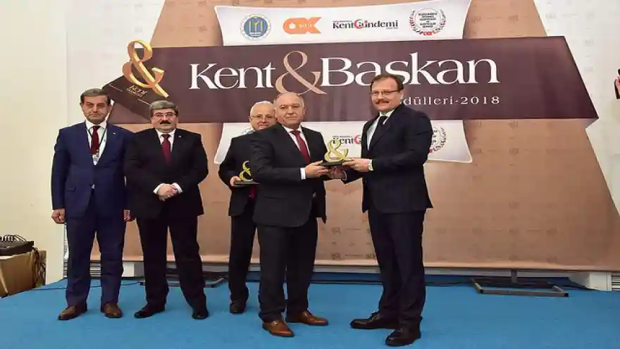 AĞRI'YA ÇAĞ ATLATAN AĞRI BELEDİYE BAŞKANI VALİ SÜLEYMAN ELBAN YILIN BAŞKANI SEÇİLDİ