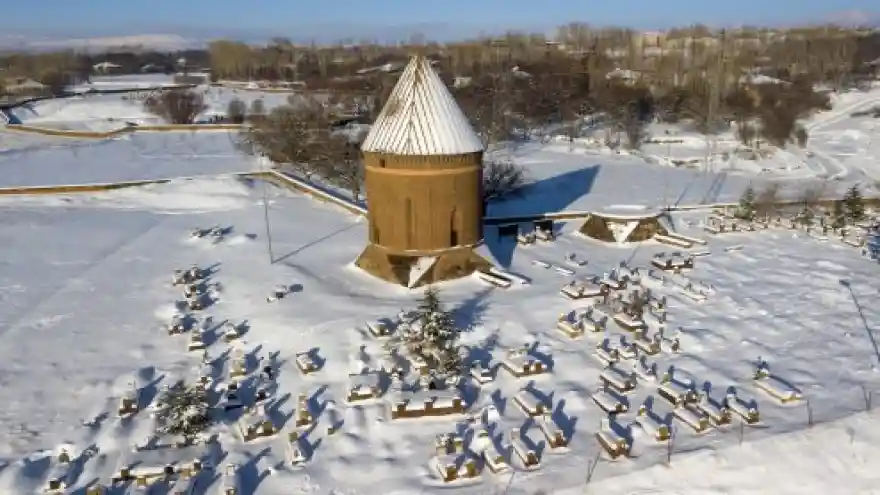 Kuş Bakışı Selçuklu Mezarlığı
