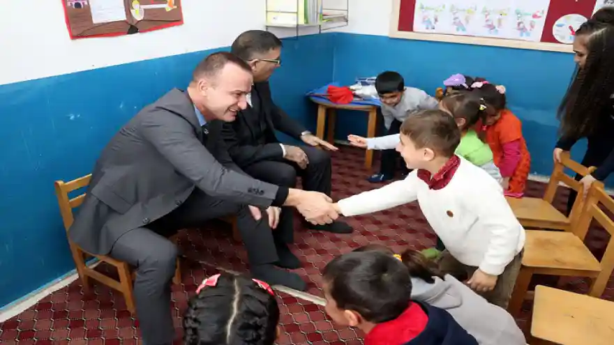 BU OKULDA ÇOCUKLAR BABALARI İLE DAHA MUTLU