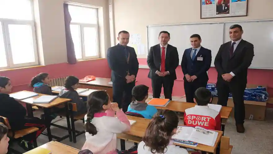 AĞRI'DA 5 BİN İHTİYAÇ SAHİBİ ÖĞRENCİYE GİYİM YARDIMI