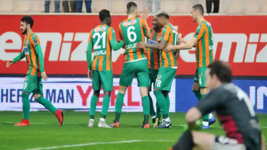 Alanyaspor, DG Sivasspor'u puansız gönderdi
