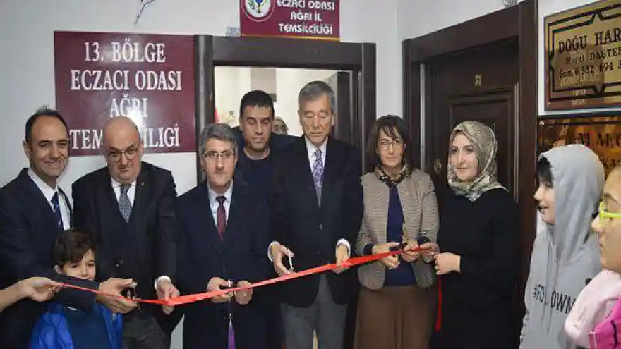 Ağrı'da 13. Bölge Eczacı Odası Temsilciliği düzenlenen törenle açıldı