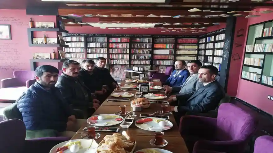 DOĞUBAYAZIT SAADET PARTİSİ GAZETECİLERLE KAHVALTIDA BİR ARAYA GELDİ