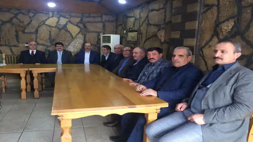 Hamur Saadet Partisi Belediye Başkan Adayı İsmet Aslan Belediye Meclis üyesi olan ekibini tanıttı.