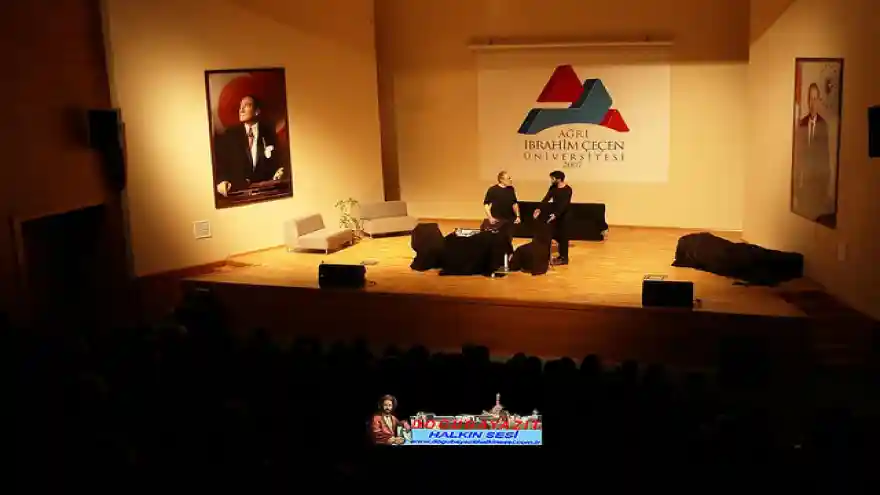 Ağrı İbrahim Çeçen Üniversitesinde 'Beni Affet Anne' Tiyatro Oyunu Sahnelendi