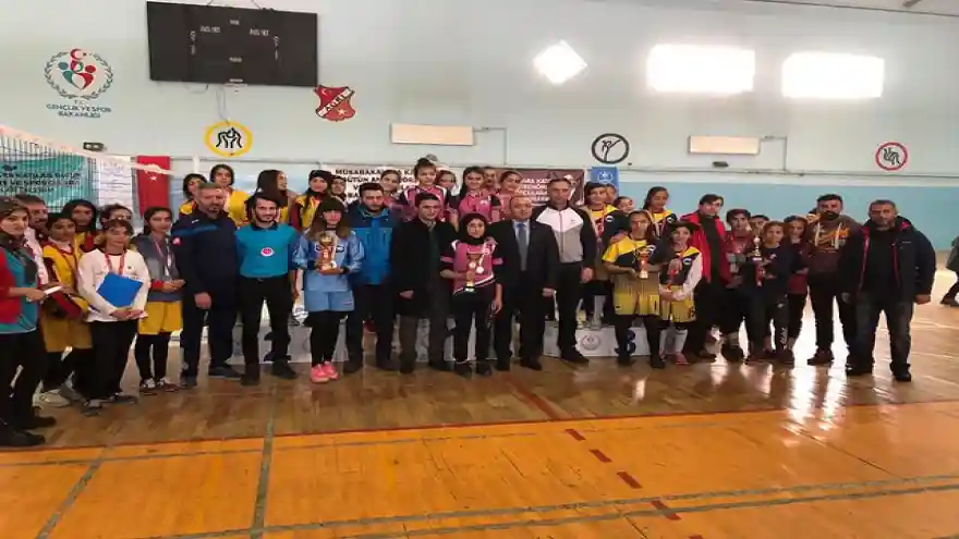 Ağrı'da 'Okul Sporları Voleybol Grup Müsabakaları' Sona Erdi