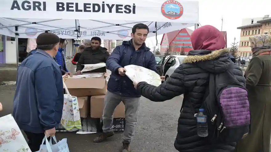 Ağrı Belediyesi'nden Çevre Dostu Bez Çanta Dağıtımı