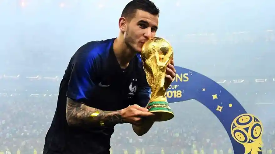 Lucas Hernandez, rekor bedelle Bayern Münih'te