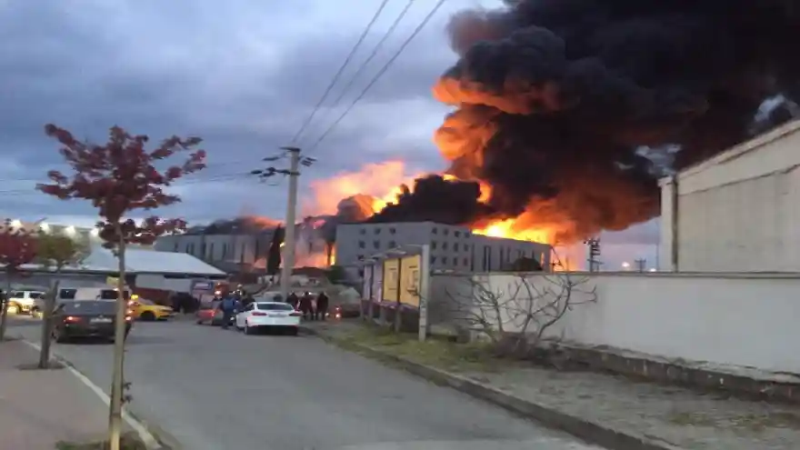 Kocaeli'de fabrika yangını