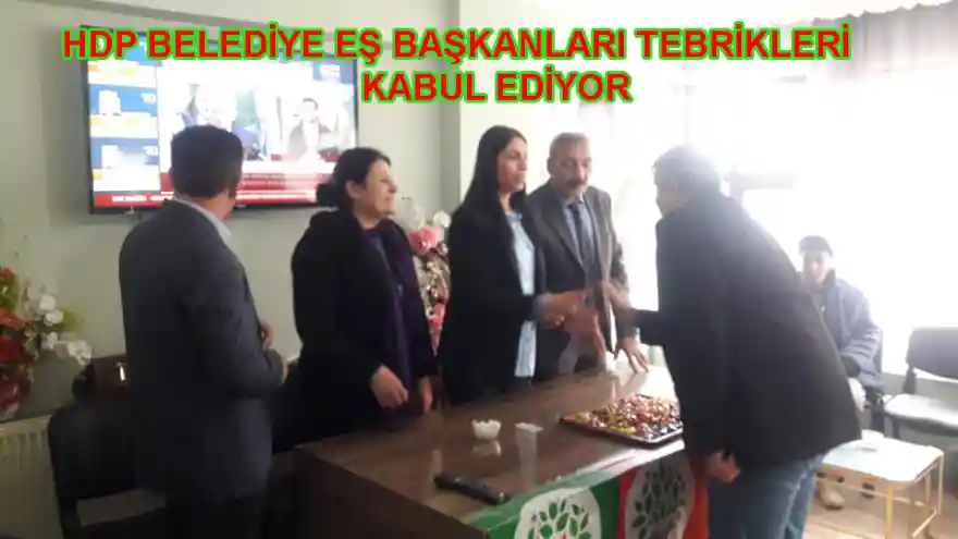 HDP DOĞUBAYAZIT BELEDİYE EŞBAŞKANLARI TEBRİKLERİ KABUL EDİYORLAR

