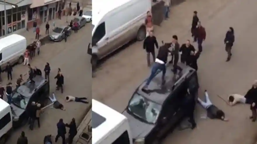 Kars'ta köy muhtarlığı kavgası çıktı. Kavgada 4 kişi yaralandı. 