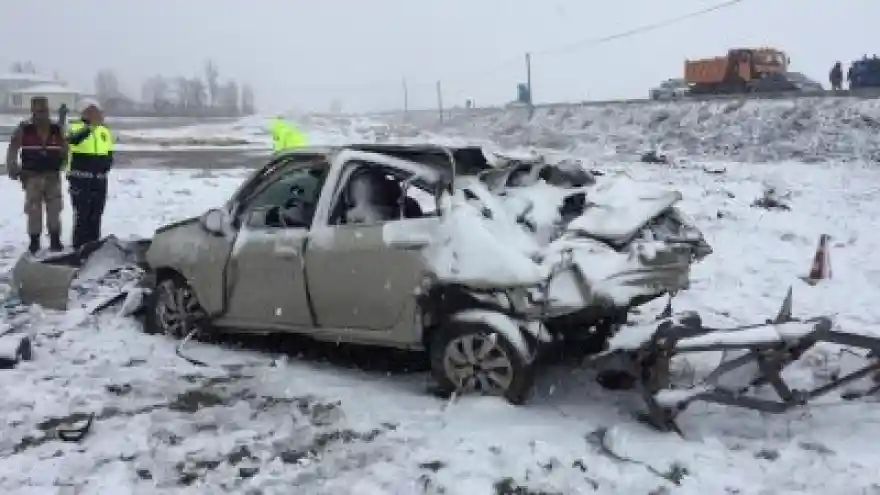 Erzurum'da Kaza: 1 Ölü, 2 Yaralı 