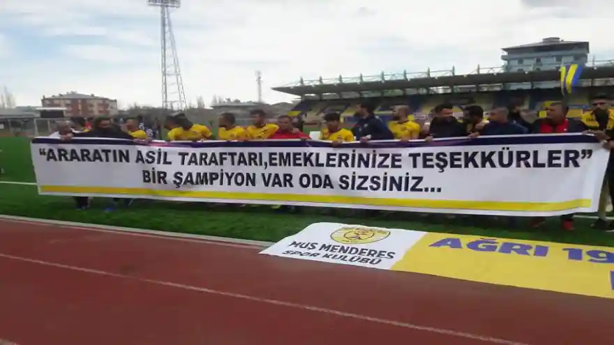 AĞRI SPOR ŞAMPİYONLUĞU TARAFTARIYLA KUTLADI