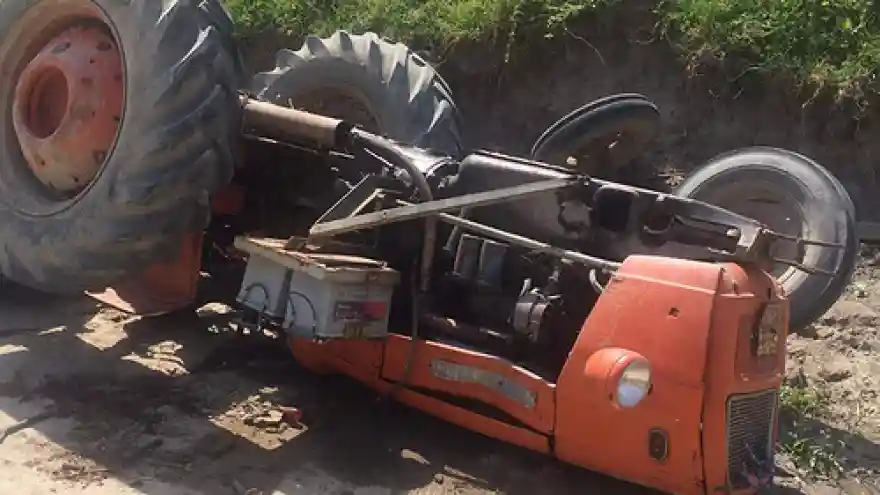 Devrilen traktörün altında kalan 12 yaşındaki çocuk hayatını kaybetti