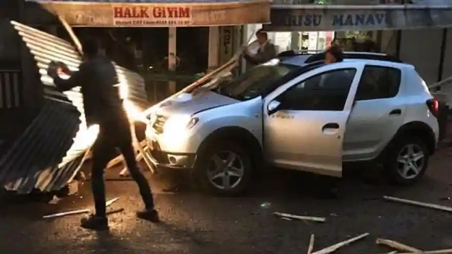 Patnos'ta Şiddetli Rüzgar Hasara Neden Oldu