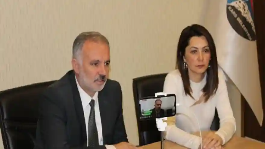 Kars Belediye Eşbaşkanları : 'Belediye Personeli ile Değil Emek Hırsızları ile Mücadele Ediyoruz.